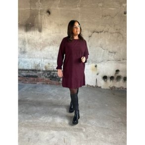 KJOLER OG SKJ&Oslash;RT