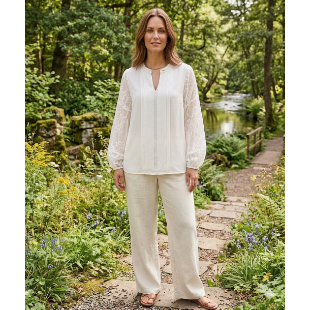 LEKKER BLUSE MED BLONDE ERMER, OFFWHITE