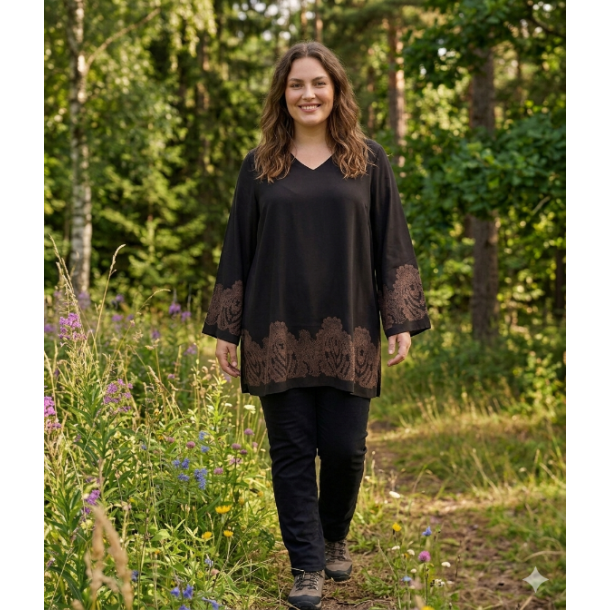 NYDELIG LANG TOPP,  SVART/BRUN MED M�NSTER