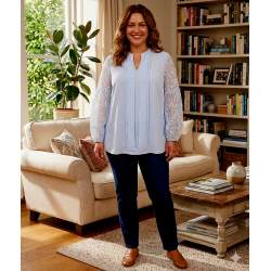 LEKKER BLUSE MED BLONDE ERMER, LYS BL�