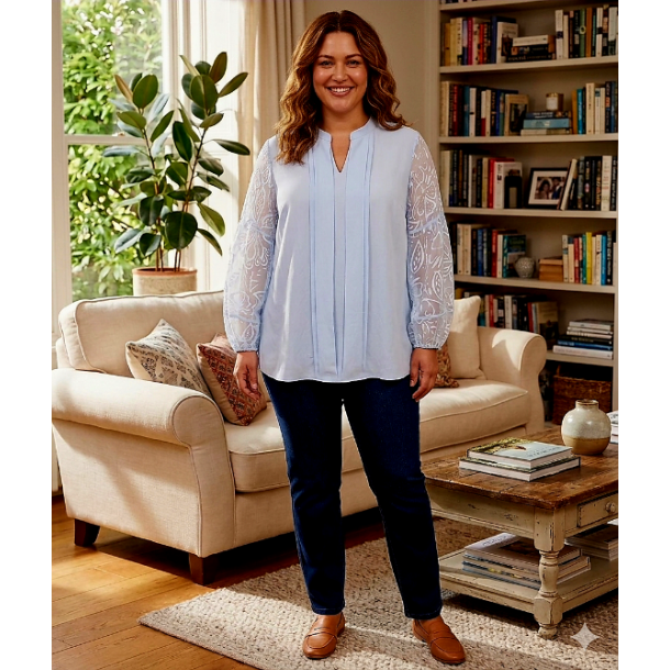 LEKKER BLUSE MED BLONDE ERMER, LYS BL�