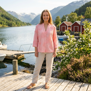 VAKKER BOMULLS BLUSE MED M�NSTER, ROSA