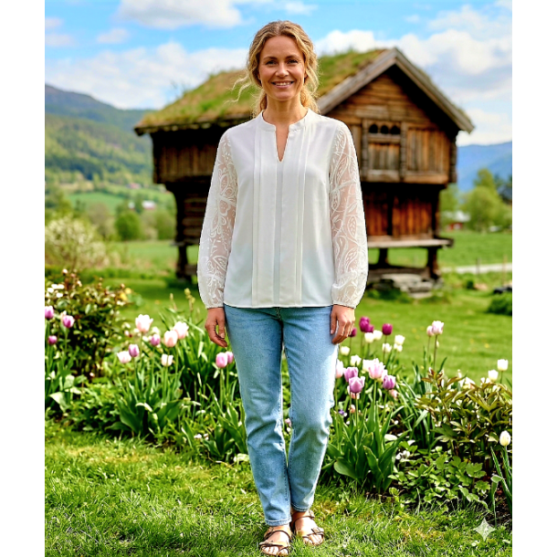 LEKKER BLUSE MED BLONDE ERMER, OFFWHITE
