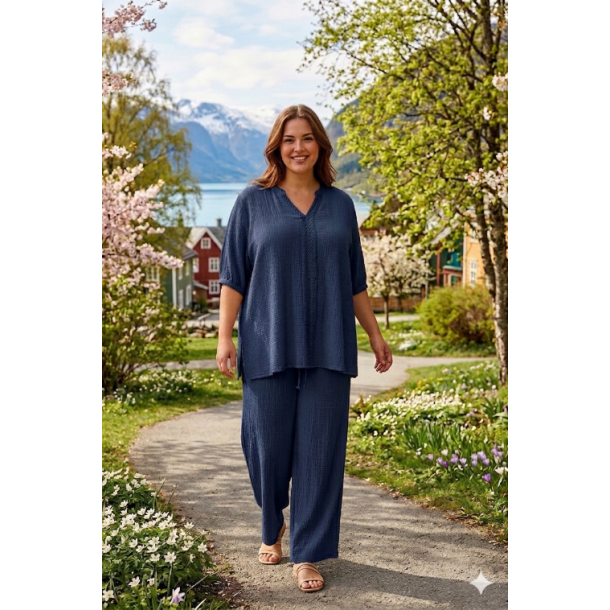 NYDELIG VISCOSE TOPP, M�RK BL�