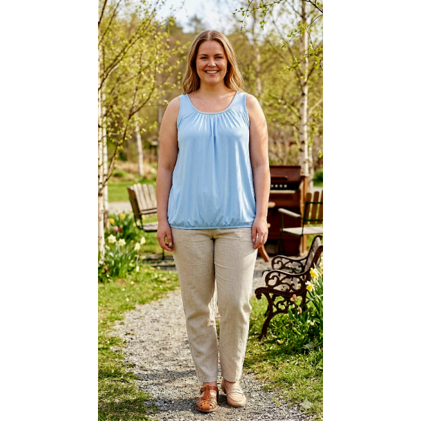 LEKKER VISCOSE TANK TOPP MED STRIKK NEDE LYS BL�