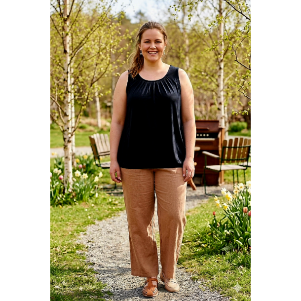 LEKKER VISCOSE TANK TOPP MED STRIKK NEDE SVART