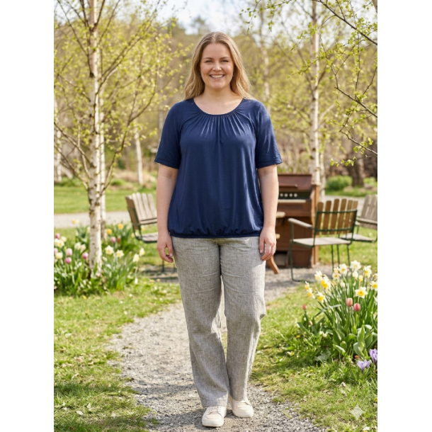 LEKKER VISCOSE TOPP MED STRIKK NEDE, M�RK BL�