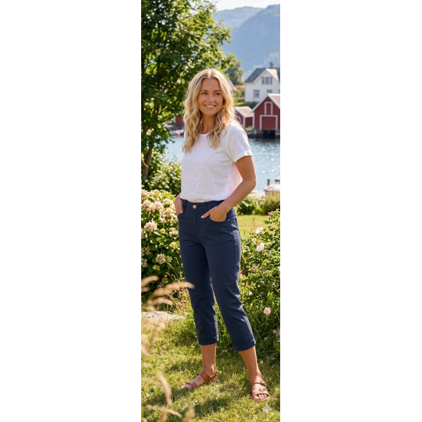 HERLIG CAPRIBUKSE I BOMULL MED STRETCH, MARINEBL�
