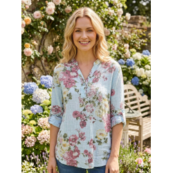 VAKKER BOMULLS BLUSE MED M�NSTER, LYS BL�