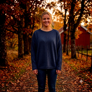 NYDELIG OG SUPERMYK ONE-SIZE GENSER MED FLETTE P� ERMET,VISCOSE BLANDING, MARINEBL�