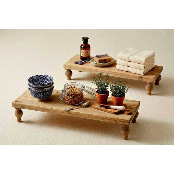 STORT OG LEKKERT PIDESTALL FAT I TRE, 46 X 15 CM
