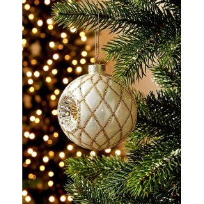 NYDELIG, GAMMELDAGS JULEKULE I GLASS, RUND, HVIT MED GULLDEKOR, 8 CM