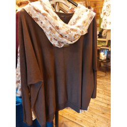 NYDELIG OG SUPERMYK ONE-SIZE GENSER MED FLETTEMNSTER P ERMET, VISCOSE BLANDING, BRUN