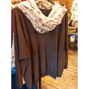 NYDELIG OG SUPERMYK ONE-SIZE GENSER MED FLETTEMNSTER P ERMET, VISCOSE BLANDING, BRUN