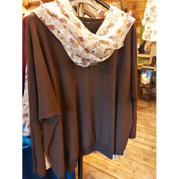 NYDELIG OG SUPERMYK ONE-SIZE GENSER MED FLETTEMNSTER P ERMET, VISCOSE BLANDING, BRUN