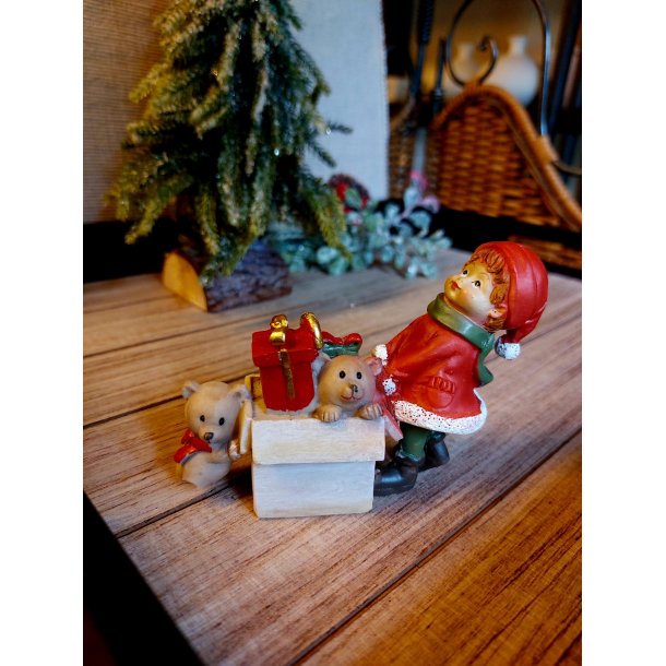 JULEBARN I KERAMIKK MED GAVER OG BAMSE, 8,3 x 11 CM