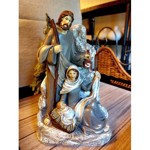 HNDLAGET OG HNDMALT JULEKRYBBE I KERAMIKK, H 23 CM