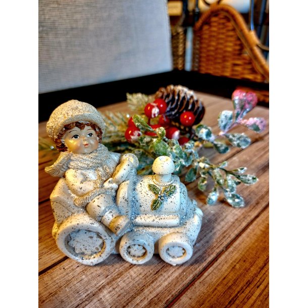 NYDELIGE JULEBARN I TOGVOGN, HVIT/SLV, H 8 CM