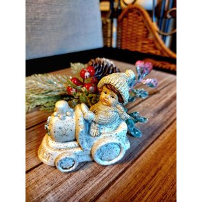 NYDELIGE JULEBARN I TOGVOGN, HVIT/SLV, H 8 CM