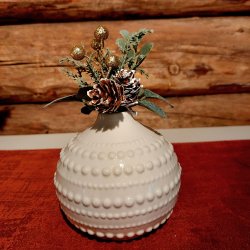 NYDELIG HVIT VASE, H 10 CM