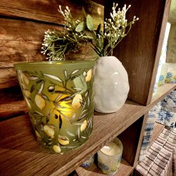 NYDELIG LYSGLASS MED SITRON MOTIV, GRNN, H 10CM