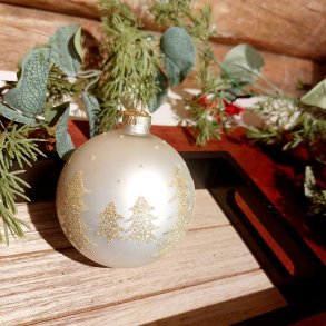 NYDELIG HVIT GLASSKULE MED GULLDEKOR, 8 CM