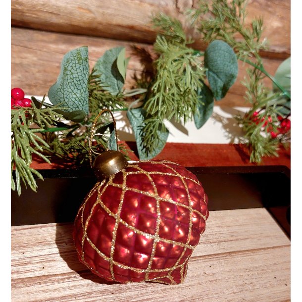 NYDELIG JULERD GLASSKULE MED GULLDEKOR, 8 CM