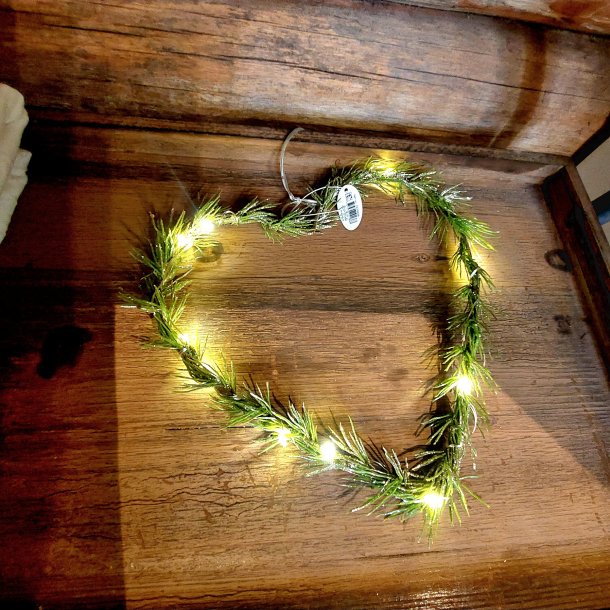 VAKKERT HJERTE, GRNT MED LYS, BATTERI (3 X AA), 18 CM