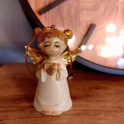 SKJNN LITEN ENGEL MED HJERTE, BEIGE M/GULL, H 6,5 CM