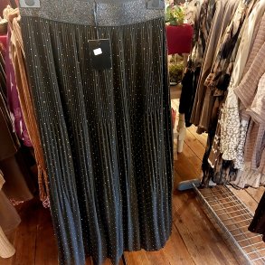 VAKKERT SCHIFFON  SKJ�RT, SVART, PLISSERT, ONE-SIZE