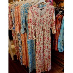 LEKKER KJOLE MED 3/4 ARM OG LOMMER, VISCOSE, ROSA