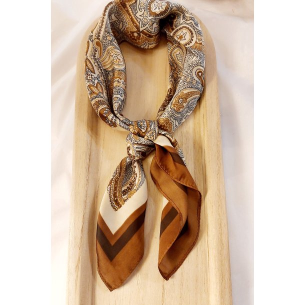 LEKKERT LITE SKJERF, LYS BRUN