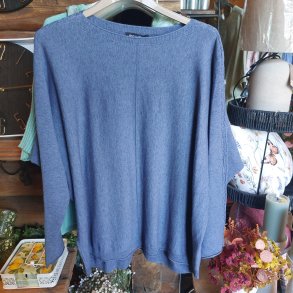 NYDELIG OG SUPERMYK ONE-SIZE GENSER MED FLETTE P� ERMET, VISCOSE BLANDING, JEANSBL�. 