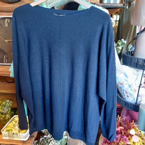 NYDELIG OG SUPERMYK ONE-SIZE GENSER MED FLETTE P� ERMET,VISCOSE BLANDING, MARINEBL�