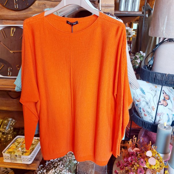 NYDELIG OG SUPERMYK ONE-SIZE GENSER MED FLETTEM�NSTER P� ERMET, VISCOSE BLANDING, ORANGE