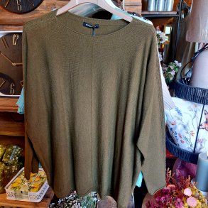 NYDELIG OG SUPERMYK ONE-SIZE GENSER MED FLETTEM�NSTER P� ERMET, VISCOSE BLANDING, GR�NN