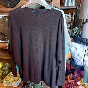 NYDELIG OG SUPERMYK ONE-SIZE GENSER MED FLETTEM�NSTER P� ERMET, VISCOSE BLANDING, BRUN