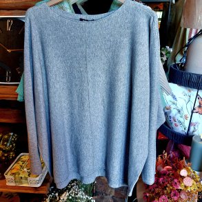 NYDELIG OG SUPERMYK ONE-SIZE GENSER MED FLETTEM�NSTER P� ERMET, VISCOSE BLANDING, LYS GR�