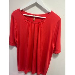 LEKKER VISCOSE TOPP MED STRIKK NEDE, R�D