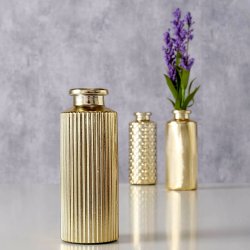 VAKKER LITEN GLASSVASE, GULLFARGET ,H 13 CM