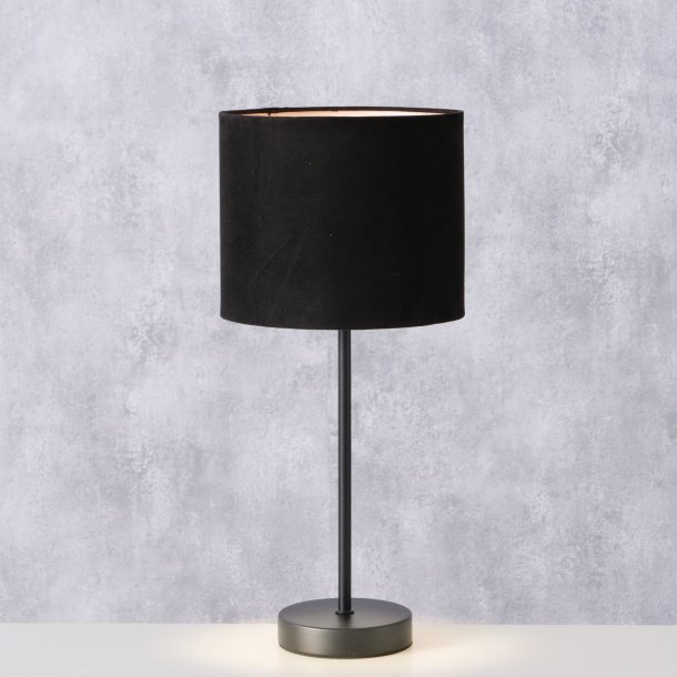 NYDELIG LAMPE MED SORT SKJERM, H 40 CM