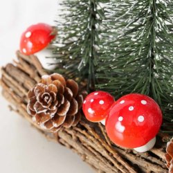 DEKORATIV "TREKUBBE" MED TRR OG SOPPER, 17 X 20 CM