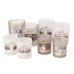 KOSELIG LYSGLASS MED CAMPINGMOTIV, HVIT, 9 X 10 CM