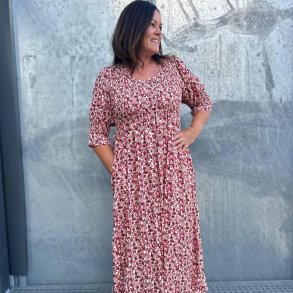 LEKKER KJOLE MED 3/4 ARM OG LOMMER, VISCOSE, BURGUNDER