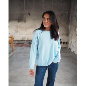 NYDELIG OG SUPERMYK ONE-SIZE GENSER , VISCOSE BLANDING, LYS BL�