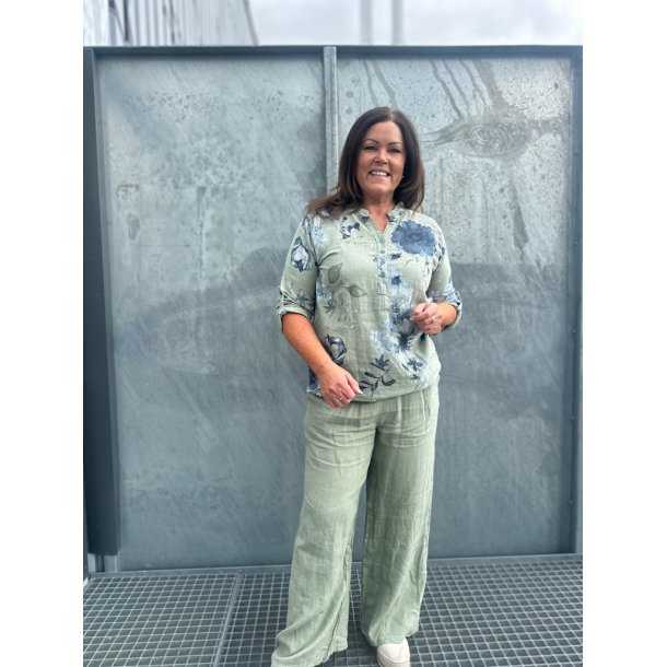 LEKKER BOMULLS BLUSE MED MNSTER, GRNN