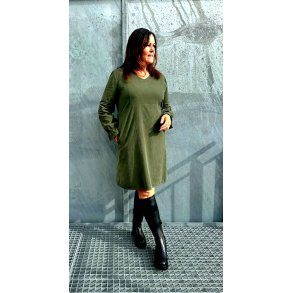 STILIG KJOLE I BABYCORD MED V-HALS, RETT MODELL, GR�NN