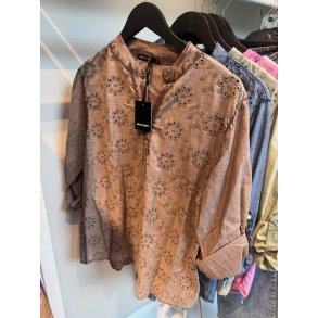 LEKKER ENSFARGET BOMULLS BLUSE MED M�NSTER, BRUN