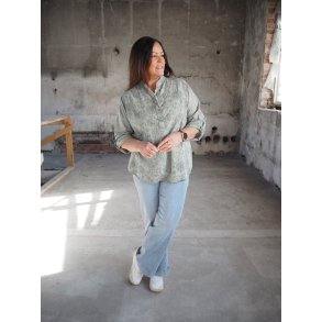 LEKKER ENSFARGET BOMULLS BLUSE MED MNSTER, GRNN