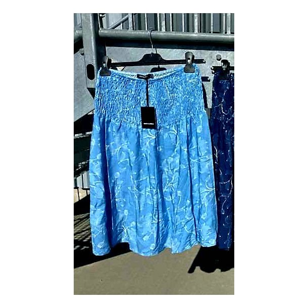 NYDELIG SOMMERSKJ�RT MED BRED STRIKK I LIVET, BL�